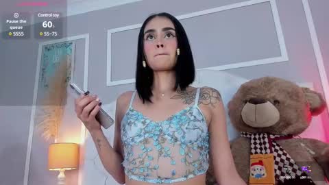 Snapshot of serena_jeyns chatting on January 3, 8:11 pm SERE online show from January 3, 8:11 pm