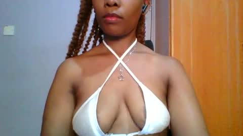 Snapshot of sexie_curvie chatting on February 2, 5:21 am Maggie online show from February 2, 5:21 am