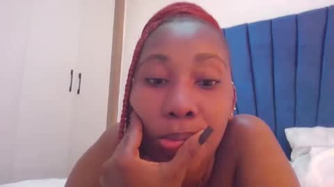 Snapshot of sexie_curvie chatting on February 21, 5:56 am Maggie online show from February 21, 5:56 am