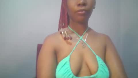 Snapshot of sexie_curvie chatting on March 7, 4:02 am Maggie online show from March 7, 4:02 am