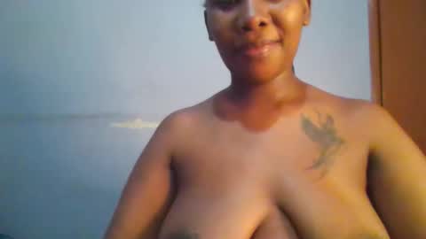 Snapshot of sexie_curvie chatting on September 27, 5:36 am Maggie online show from September 27, 5:36 am