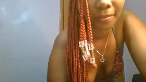 Snapshot of sexie_curvie chatting on February 19, 5:27 pm Maggie online show from February 19, 5:27 pm