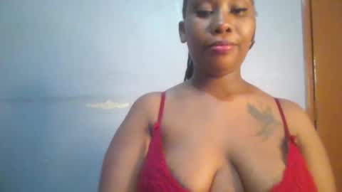 Snapshot of sexie_curvie chatting on October 10, 5:07 pm Maggie online show from October 10, 5:07 pm