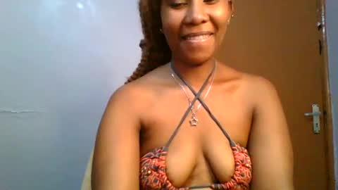 Snapshot of sexie_curvie chatting on February 12, 11:40 am Maggie online show from February 12, 11:40 am
