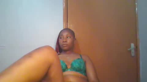 Snapshot of sexie_curvie chatting on February 26, 2:05 pm Maggie online show from February 26, 2:05 pm