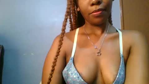 Snapshot of sexie_curvie chatting on February 4, 3:11 am Maggie online show from February 4, 3:11 am