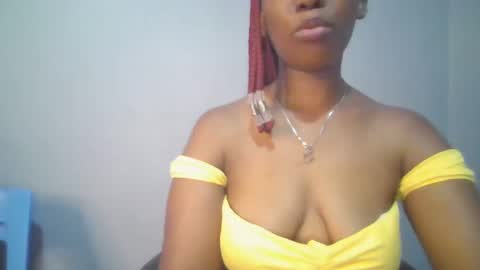 Snapshot of sexie_curvie chatting on March 8, 12:20 am Maggie online show from March 8, 12:20 am