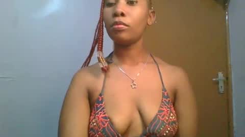 Snapshot of sexie_curvie chatting on February 19, 7:06 am Maggie online show from February 19, 7:06 am