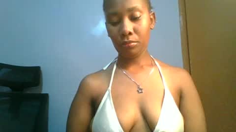 Snapshot of sexie_curvie chatting on February 13, 3:50 am Maggie online show from February 13, 3:50 am