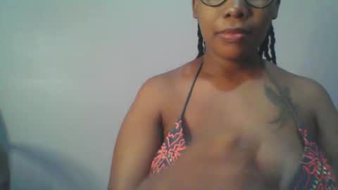 Snapshot of sexie_curvie chatting on September 11, 5:19 am Maggie online show from September 11, 5:19 am