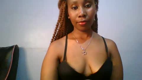 Snapshot of sexie_curvie chatting on February 11, 12:58 pm Maggie online show from February 11, 12:58 pm