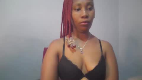Snapshot of sexie_curvie chatting on March 2, 3:45 am Maggie online show from March 2, 3:45 am