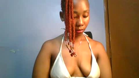 Snapshot of sexie_curvie chatting on February 16, 12:11 am Maggie online show from February 16, 12:11 am