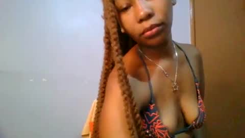 Snapshot of sexie_curvie chatting on February 3, 4:04 am Maggie online show from February 3, 4:04 am