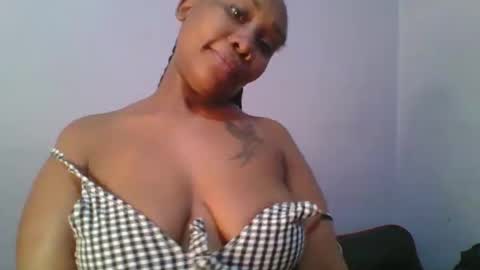 Snapshot of sexie_curvie chatting on September 13, 7:49 am Maggie online show from September 13, 7:49 am