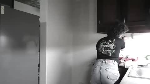 Snapshot of sexnchocolate chatting on February 6, 5:25 am Trixy Rose online show from February 6, 5:25 am