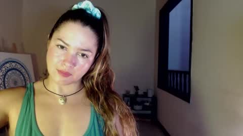 Snapshot of sexwwoman chatting on February 2, 11:11 pm CHIARA online show from February 2, 11:11 pm