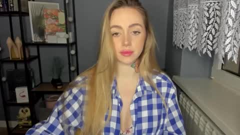 Snapshot of sexy_coralie chatting on January 3, 7:27 am C o r a l i e online show from January 3, 7:27 am