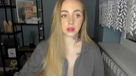 Snapshot of sexy_coralie chatting on December 19, 3:08 pm C o r a l i e online show from December 19, 3:08 pm