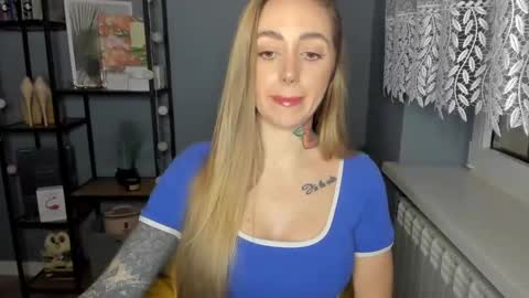 Snapshot of sexy_coralie chatting on January 8, 3:17 pm C o r a l i e online show from January 8, 3:17 pm