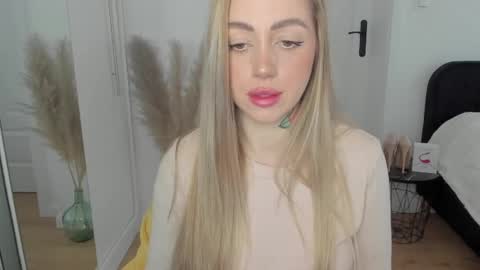 Snapshot of sexy_coralie chatting on February 13, 8:59 am C o r a l i e online show from February 13, 8:59 am