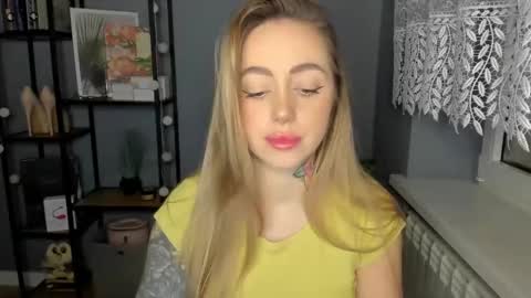 Snapshot of sexy_coralie chatting on December 17, 7:29 am C o r a l i e online show from December 17, 7:29 am