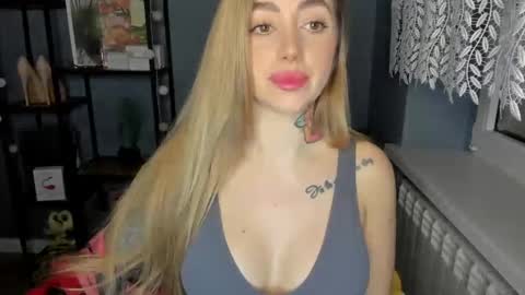 Snapshot of sexy_coralie chatting on December 18, 8:09 am C o r a l i e online show from December 18, 8:09 am