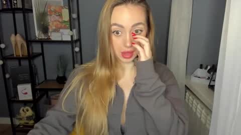 Snapshot of sexy_coralie chatting on December 7, 8:11 am C o r a l i e online show from December 7, 8:11 am