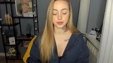 Snapshot of sexy_coralie chatting on December 2, 9:21 am C o r a l i e online show from December 2, 9:21 am