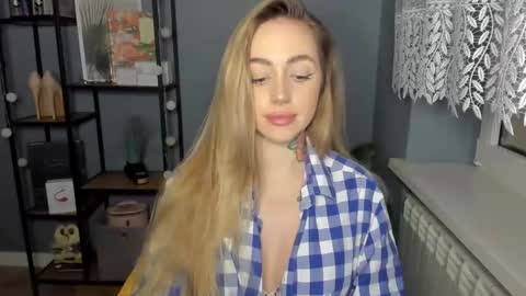 Snapshot of sexy_coralie chatting on January 15, 2:24 pm C o r a l i e online show from January 15, 2:24 pm