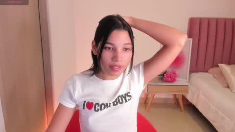 Snapshot of sexy_dreams19 chatting on February 18, 3:10 am My name is Keyty H. Welcome  online show from February 18, 3:10 am