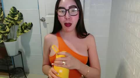 Snapshot of sexy_emily92 chatting on September 13, 7:33 pm sexy_emily92 online show from September 13, 7:33 pm
