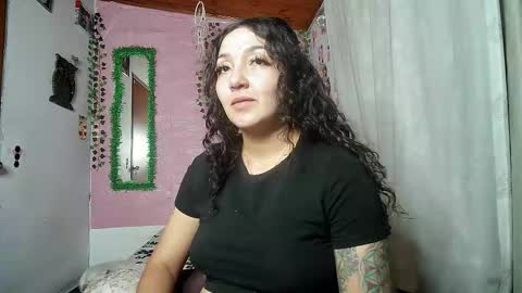 sexy lolas online show from February 27, 11:37 pm