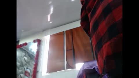 Snapshot of sexy_mature_hot01 chatting on September 25, 5:55 pm MARIPOSA online show from September 25, 5:55 pm