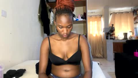 Nyla online show from June 25, 12:18 pm