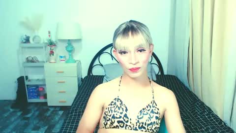 sexy yllone online show from May 11, 7:32 am