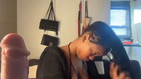 sexyasszeeee online show from May 10, 5:42 am