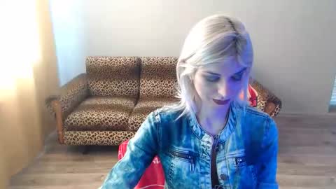 Snapshot of sexybeatriice chatting on February 25, 7:20 am sexybeatriice online show from February 25, 7:20 am