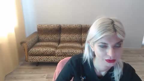 Snapshot of sexybeatriice chatting on January 4, 7:13 am sexybeatriice online show from January 4, 7:13 am