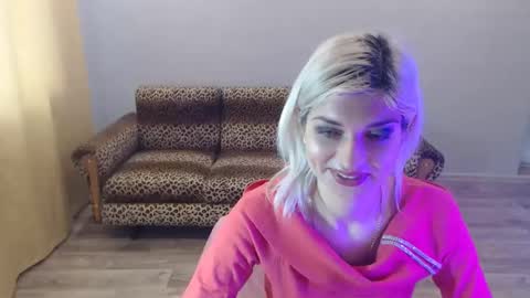 Snapshot of sexybeatriice chatting on February 1, 7:05 am sexybeatriice online show from February 1, 7:05 am