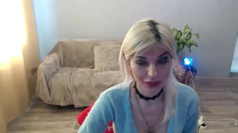 sexybeatriice online show from March 4, 7:37 am