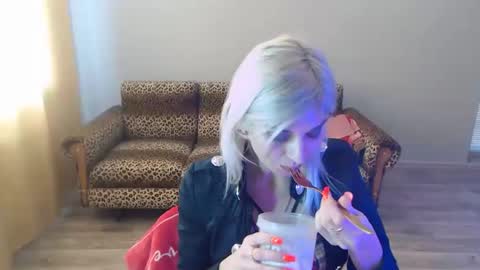 Snapshot of sexybeatriice chatting on February 11, 7:23 am sexybeatriice online show from February 11, 7:23 am