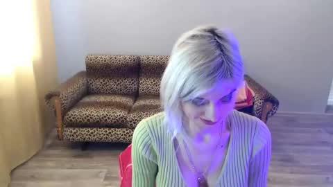 Snapshot of sexybeatriice chatting on March 11, 7:03 am sexybeatriice online show from March 11, 7:03 am