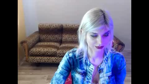 Snapshot of sexybeatriice chatting on March 4, 7:19 am sexybeatriice online show from March 4, 7:19 am