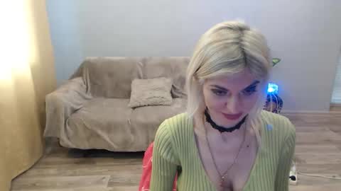 sexybeatriice online show from March 19, 7:13 am