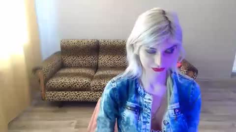 Snapshot of sexybeatriice chatting on February 23, 7:06 am sexybeatriice online show from February 23, 7:06 am