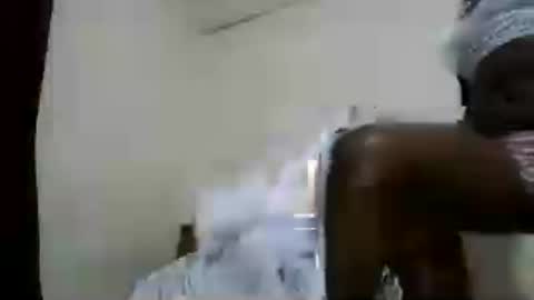 yvonne online show from August 4, 7:14 am