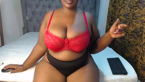 Snapshot of sexychocco_ chatting on January 19, 8:18 am sexychocco online show from January 19, 8:18 am