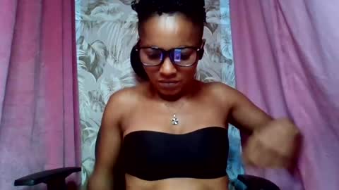 sexydoll32 online show from July 18, 12:47 am