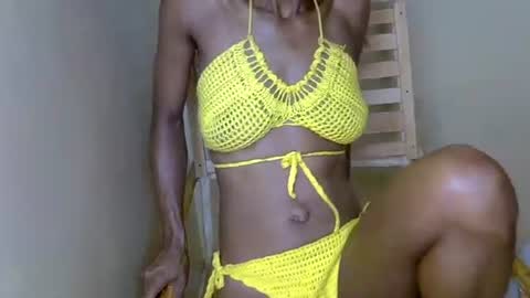SexyHollyMontana1111 online show from August 4, 9:15 am